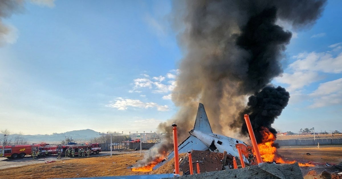 Máy bay Hàn Quốc chở 181 người trượt đường băng phát nổ: Ban đầu xác định do va phải chim | Báo Pháp Luật TP. Hồ Chí Minh