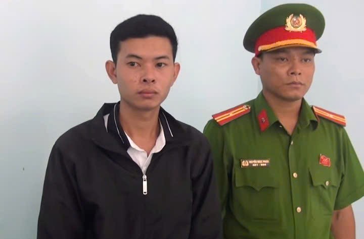 Bắt tạm giam nam thanh niên đến tận nhà truy sát bạn nhậu