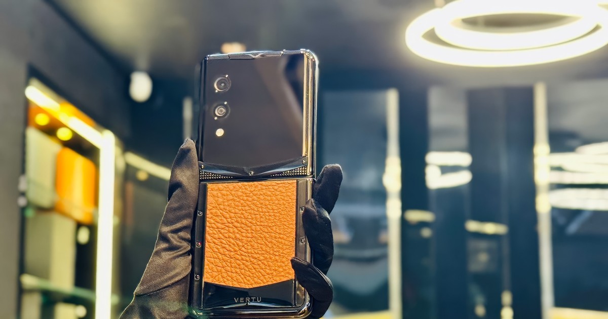 Vertu Quantum Flip: Chiếc Điện Thoại Gập Sang Trọng Đỉnh Cao với Công Nghệ Tiên Phong