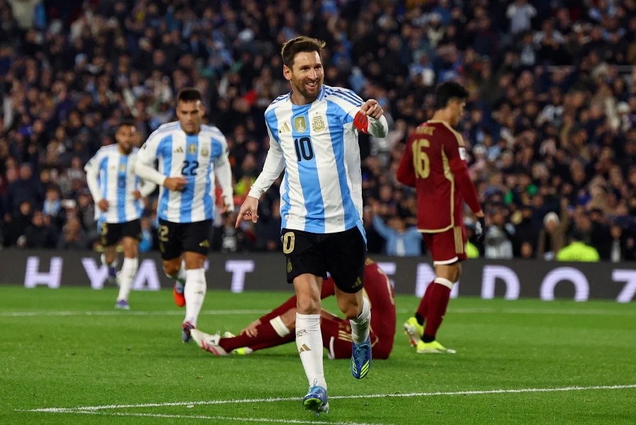 Siêu sao Messi lập cú đúp trong ngày Argentina ăn mừng vé dự World Cup ...
