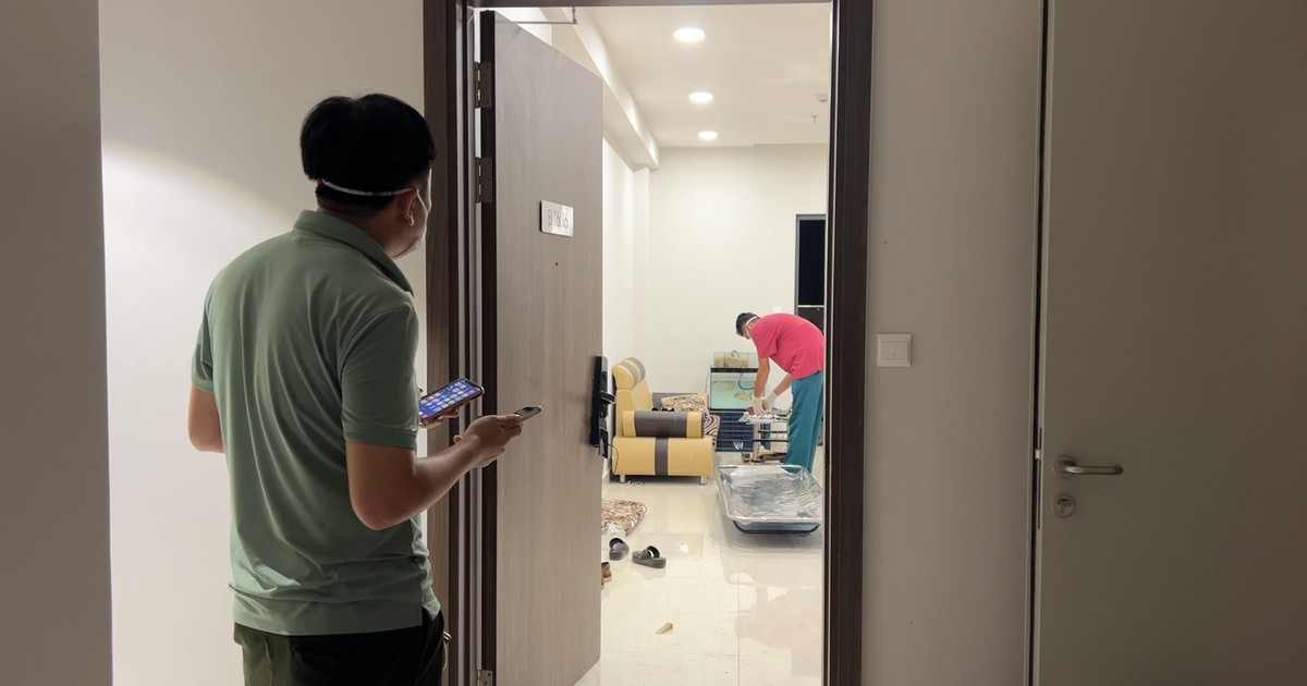 Video: Phát hiện người đàn ông tử vong trong chung cư | Báo Pháp Luật TP. Hồ Chí Minh