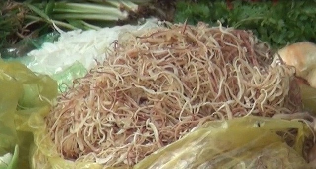 Bức Tường Ngâm Hoa Chuối Bẩn: Cơn Ám Ảnh Sức Khỏe Cộng Đồng TP.HCM