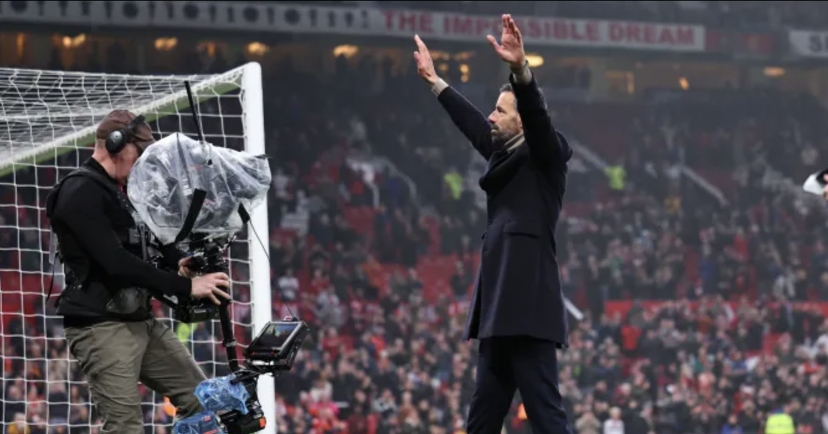 Van Nistelrooy gửi thông điệp đầy cảm xúc tới MU