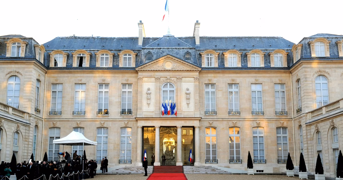 Công tố viên Pháp khám xét Điện Elysee