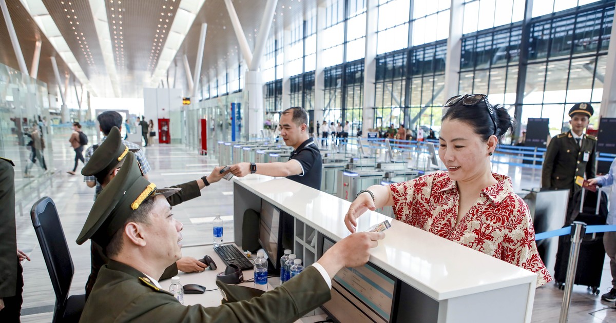 Cục Hàng không yêu cầu siết an ninh, an toàn hệ thống phục vụ Đại hội XIV  của Đảng | Báo Pháp Luật TP. Hồ Chí Minh