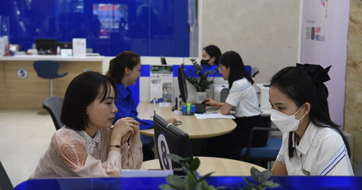 Lãi suất chứng chỉ tiền gửi vọt lên gần 8%/năm, dòng tiền nhàn rỗi sẽ chảy về đâu?