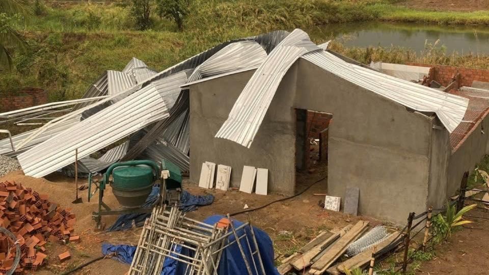 Gia Lai: Lốc xoáy chiều 15/4, 10 nhà dân bị tốc mái