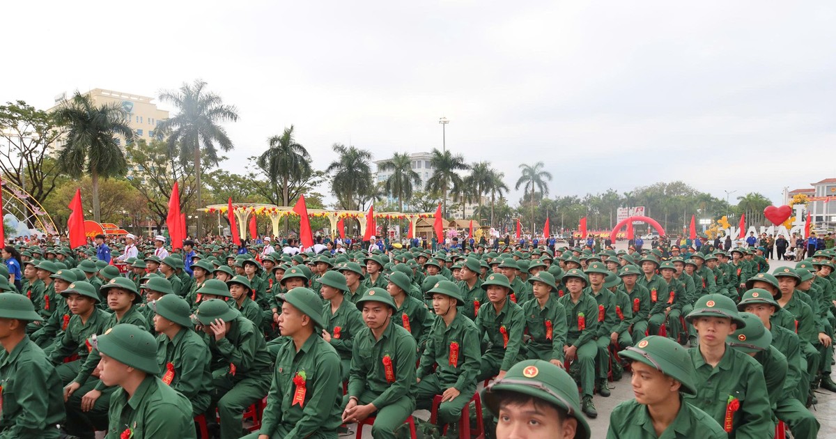 Lãnh đạo Đà Nẵng động viên thanh niên lên đường nhập ngũ