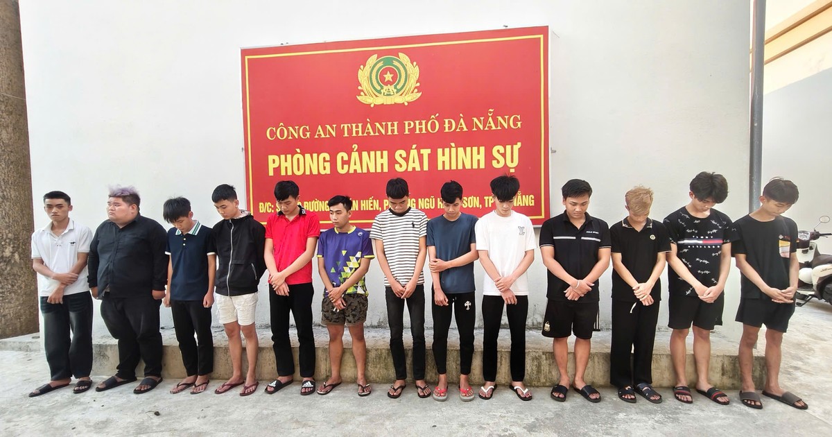 Bắt tạm giam 9 thanh niên tụ tập chạy xe trên đường, tìm đối thủ để đánh