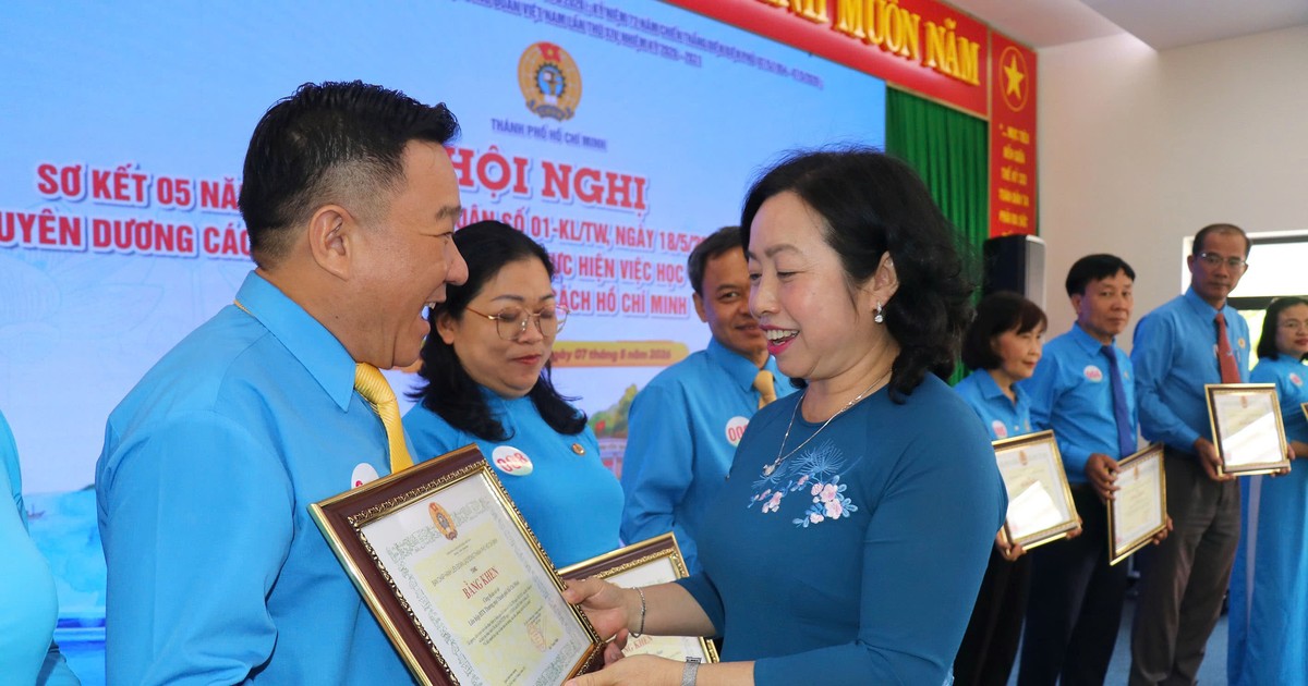 Liên đoàn lao động TP.HCM tuyên dương 149 điển hình học tập và làm theo Bác
