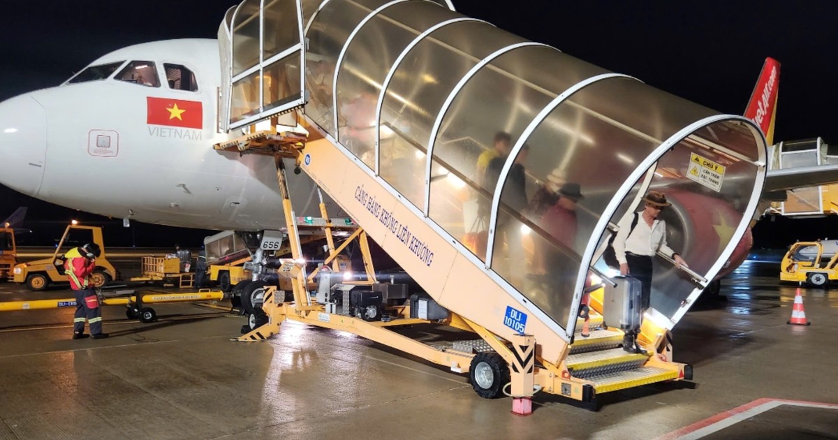 Ngành hàng không Việt Nam sôi động đầu năm 2026: Phong trào thi đua bùng nổ, sân bay Liên Khương đóng cửa, hội nghị quán triệt toàn quốc! Ngành hàng không Việt Nam sôi động đầu năm 2026: Phong trào thi đua bùng nổ, sân bay Liên Khương đóng cửa, hội nghị quán triệt toàn quốc!