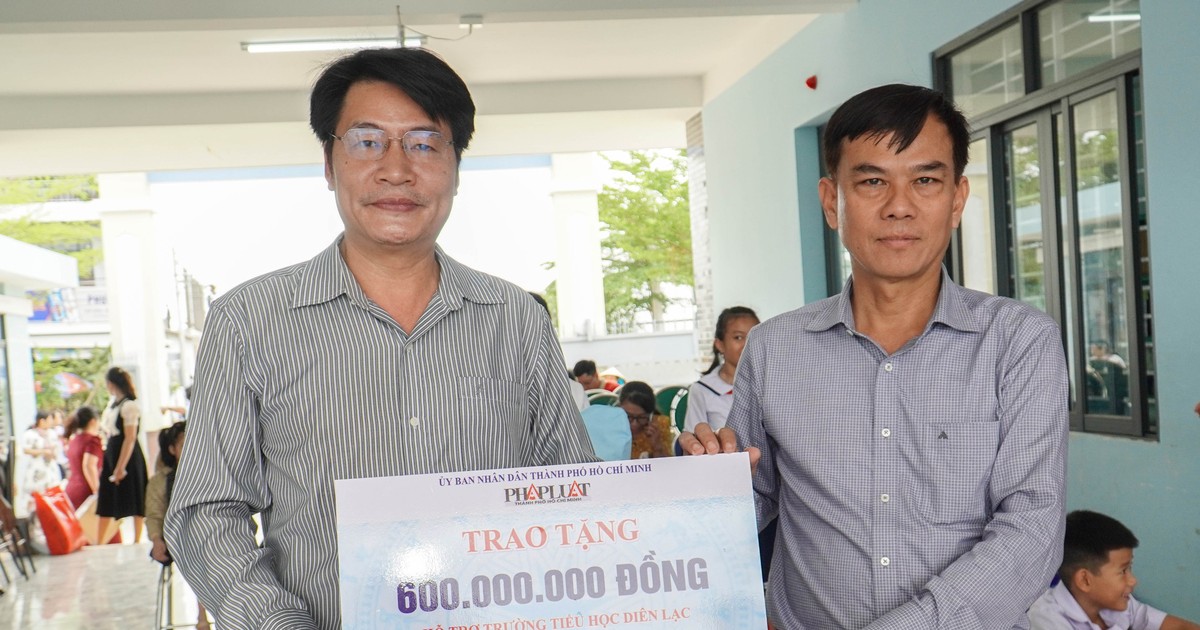 TP.HCM và báo Pháp Luật TP.HCM tiếp sức thầy trò vùng 'rốn lũ' Khánh Hòa - Báo Pháp Luật TP. Hồ Chí Minh