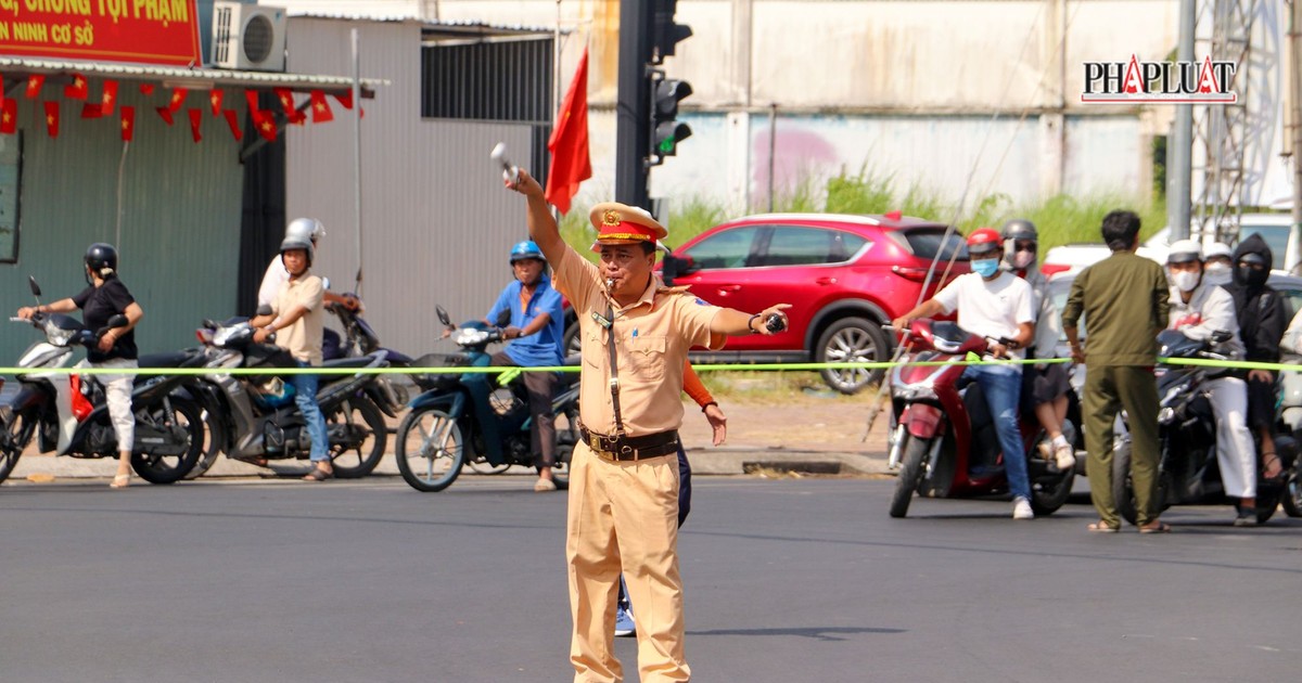 CSGT Cần Thơ bảo đảm an toàn giao thông cho cuộc đua xe đạp tranh cúp HTV