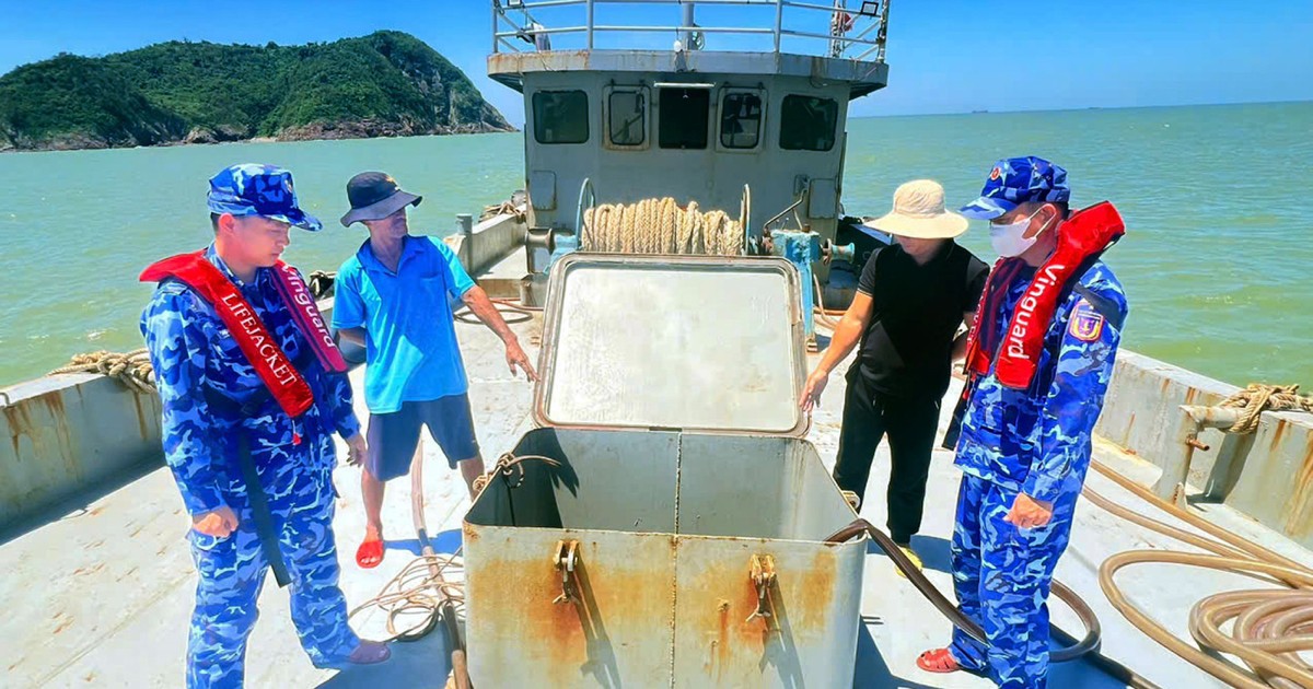 Cảnh sát biển tạm giữ tàu chở khoảng 22.000 lít dầu D.O
