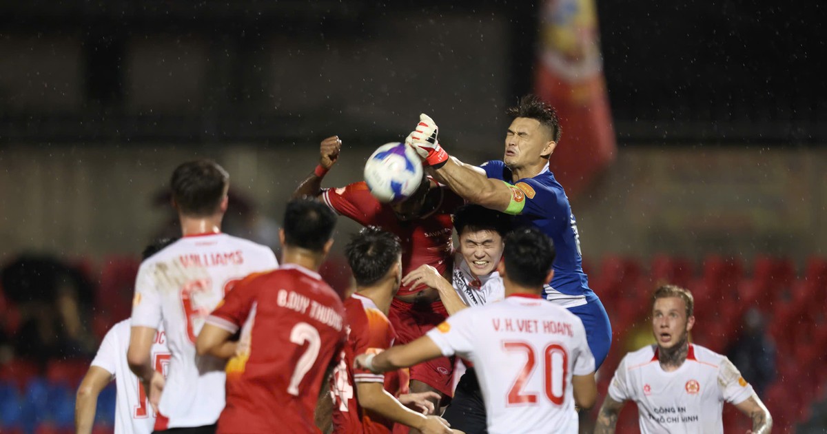 Kẻ cười, người khóc sau vòng 20 V-League