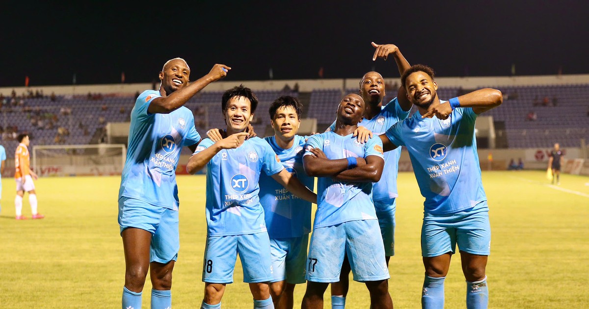 Vòng 21 V-League nóng ở Hàng Đẫy và Nam Định phá tốp 5