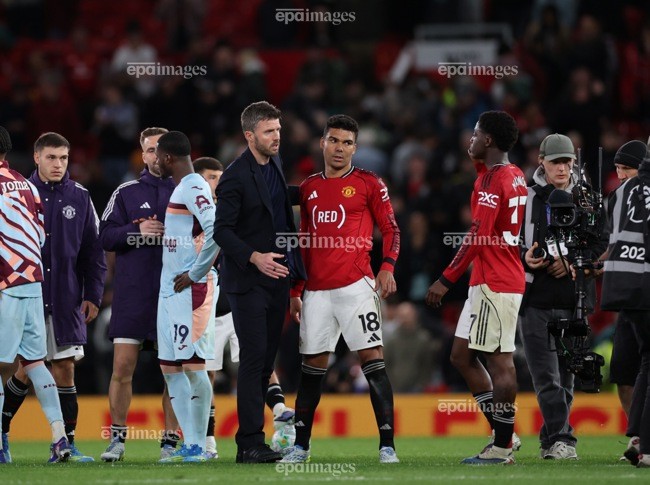 Cunha tiết lộ Casemiro cần ở lại MU, HLV Carrick giống Alex Ferguson