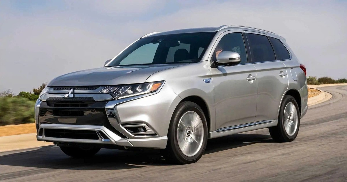 Mitsubishi triệu hồi 108.000 xe Outlander do lỗi cửa sau