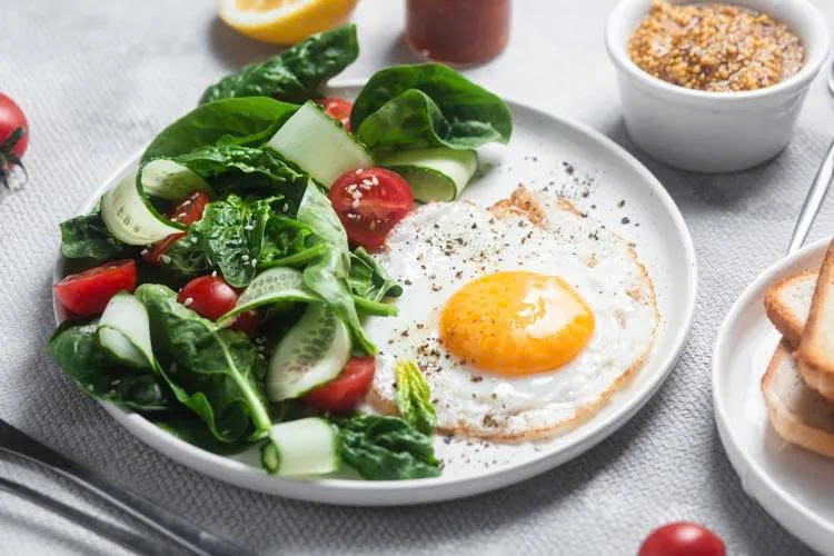 7 loại thực phẩm nên kết hợp với ăn trứng để no lâu và tràn đầy năng ...