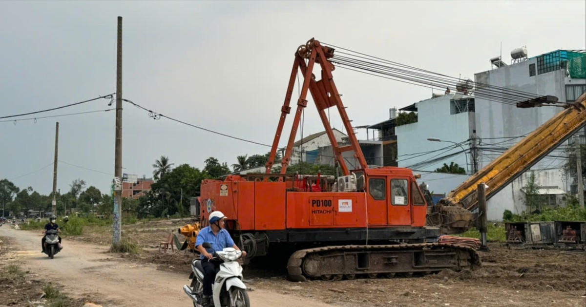Máy móc thi công rầm rộ trên công trường đoạn 3 Vành đai 2