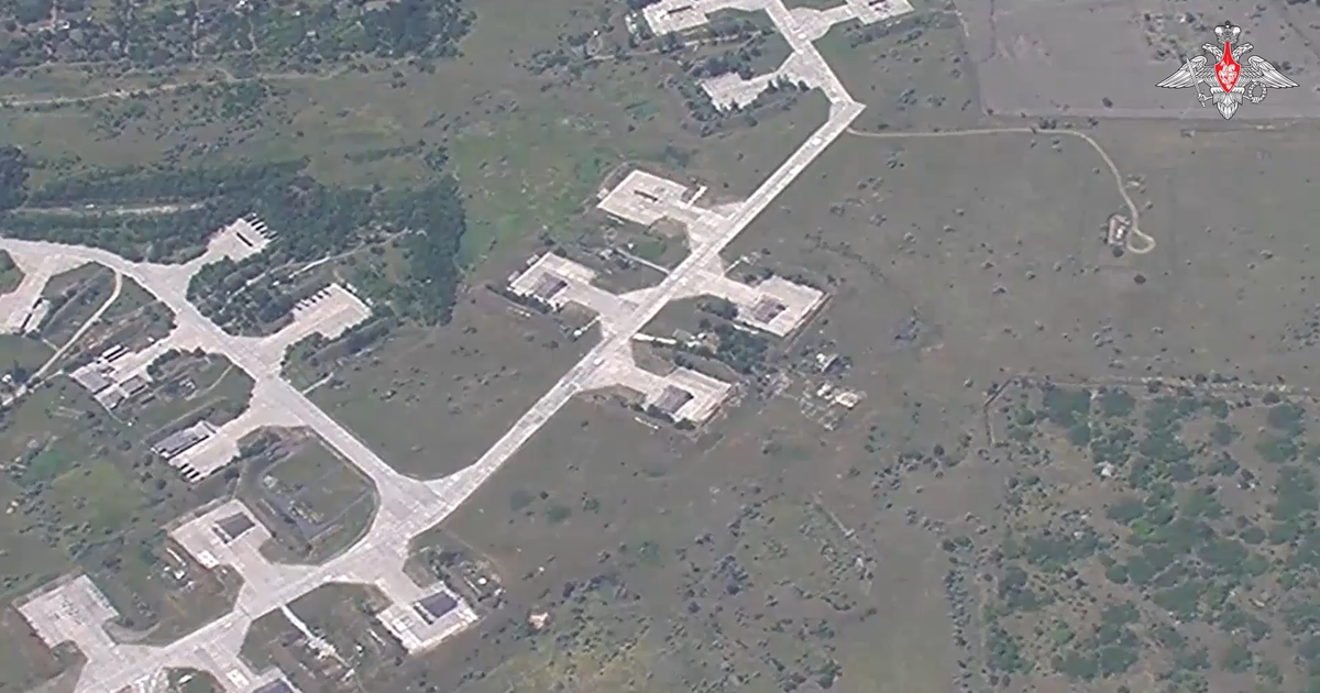 VIDEO: Tên lửa Iskander Nga tấn công sân bay, phá huỷ tiêm kích MiG-29 của Ukraine | Báo Pháp Luật TP. Hồ Chí Minh