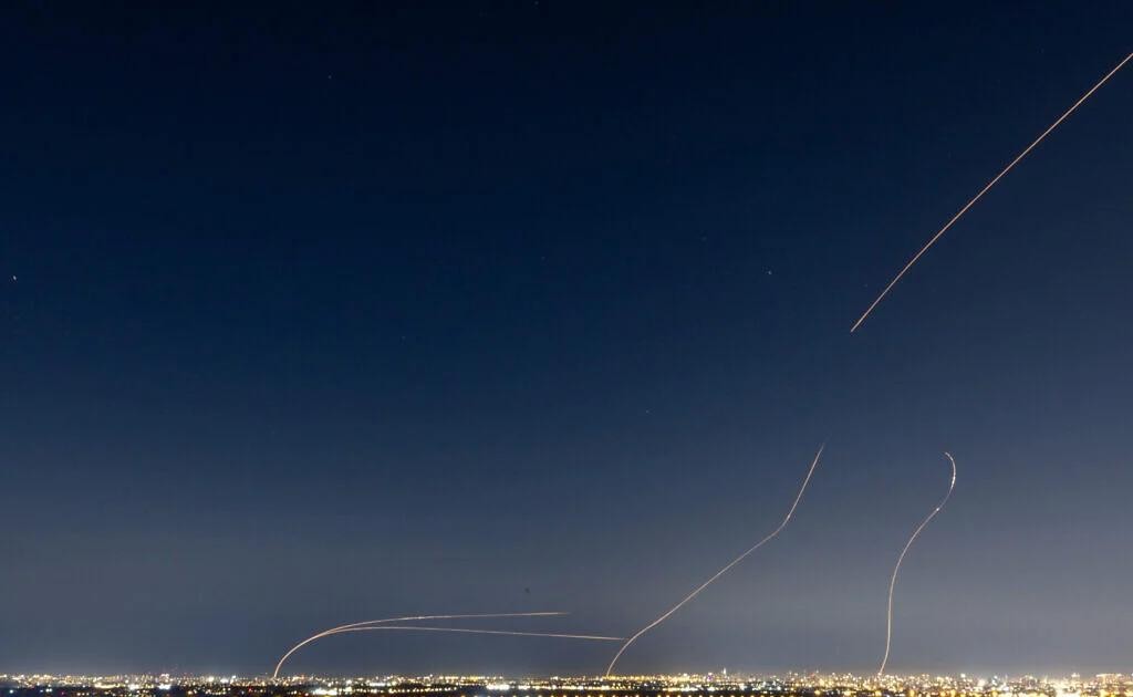 Iran và Hezbollah lần đầu tung đòn phối hợp đánh Israel