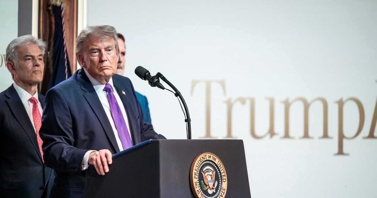 Chiến sự Trung Đông ngày 82: Ông Trump đề cập thời điểm tấn công; Ngoại trưởng Iran cảnh báo ‘bất ngờ’; Ông Vance nói về nội bộ lãnh đạo Iran và rối rắm đàm phán