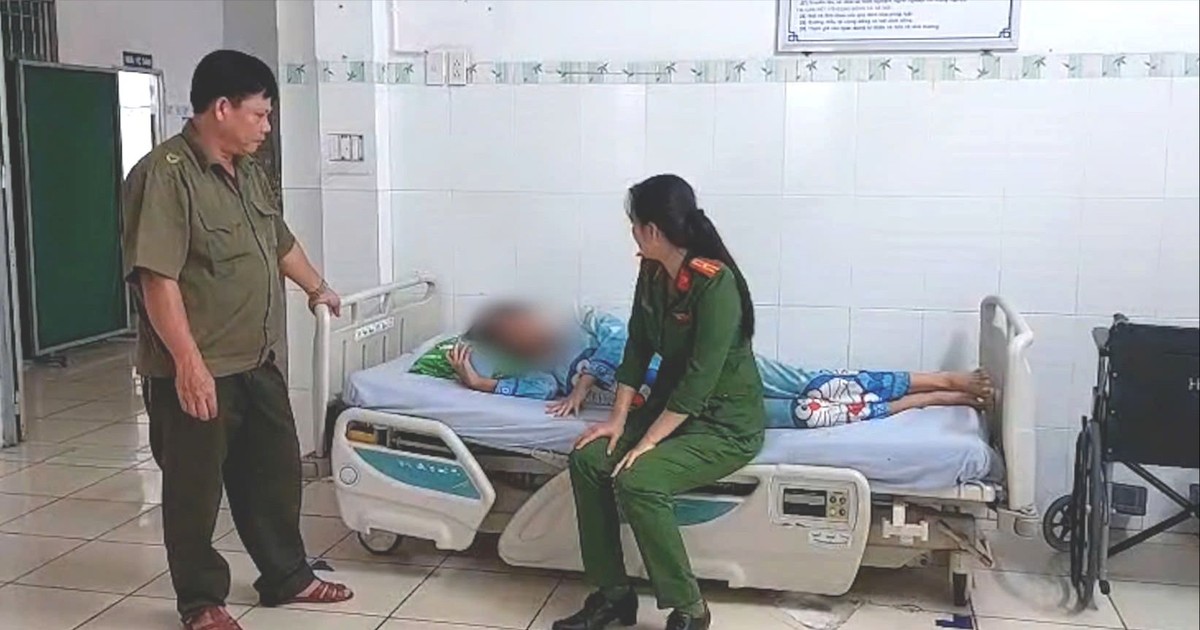 Bé gái nghi bị loạn thần vì nhiều ngày sử dụng điện thoại, không ngủ