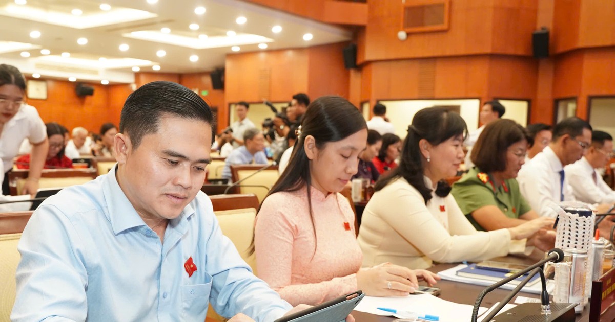 Khẩn trương hoàn thiện hồ sơ trình kỳ họp HĐND TP.HCM cuối tháng 5