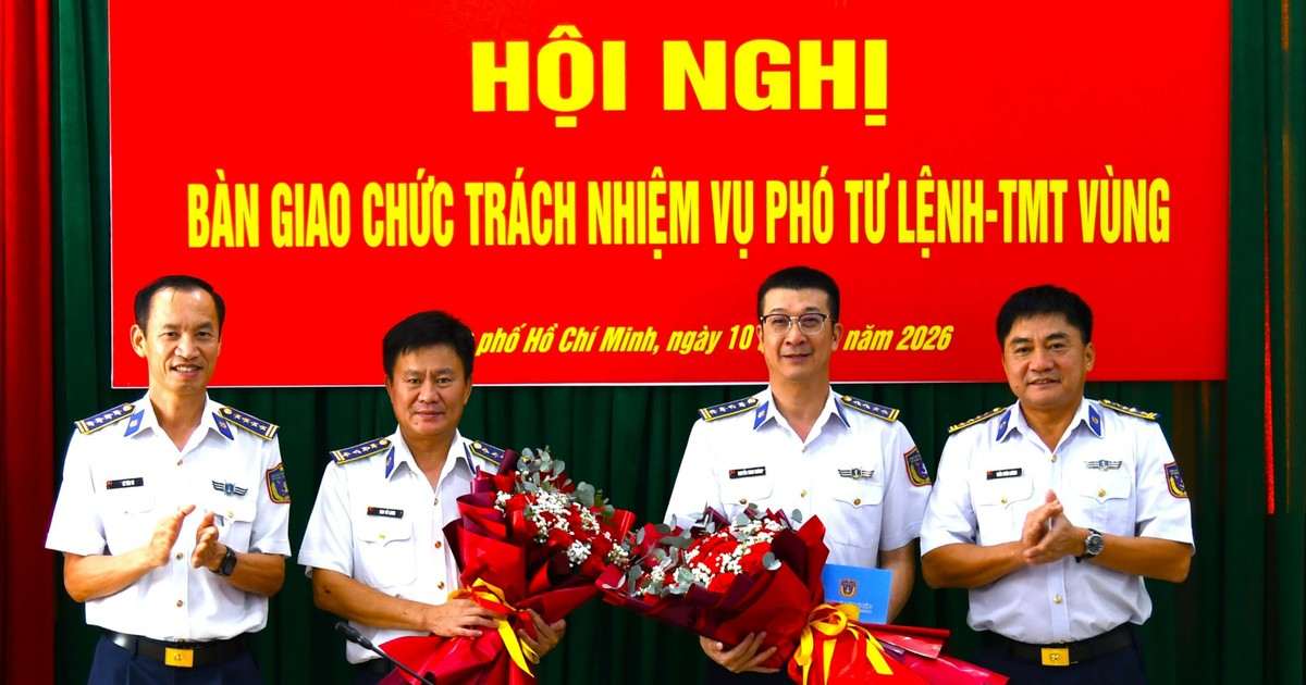 Bàn giao chức trách Phó Tư lệnh kiêm Tham mưu trưởng Vùng Cảnh sát biển 3
