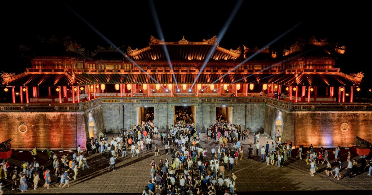 Đại Nội Huế mở cửa miễn phí, đón du khách chiêm ngưỡng về đêm