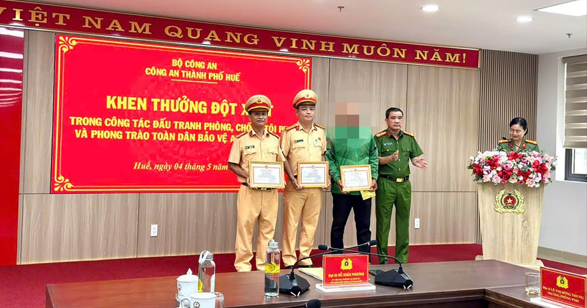 Tài xế xe ôm công nghệ cùng 2 CSGT tóm gọn tên trộm ở Huế