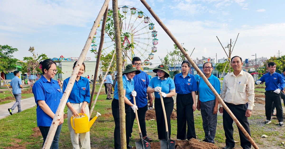TP.HCM: Phường Đông Hưng Thuận trồng hàng trăm cây gỗ quý tại dự án An Sương