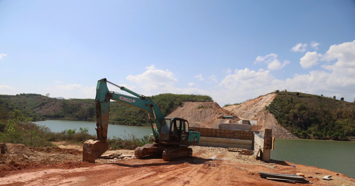 Nhiều công trình ở Quảng Ngãi chậm tiến độ, giải ngân lẹt đẹt