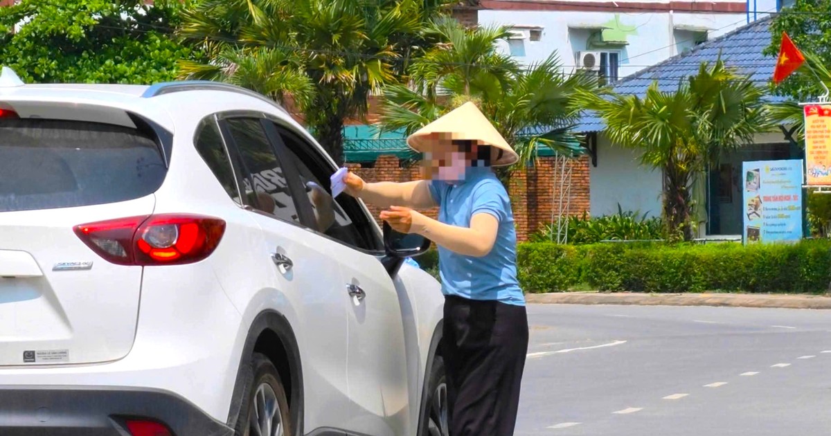 Mật phục ghi hình 'cò' chèo kéo khách ở Phong Nha – Kẻ Bàng