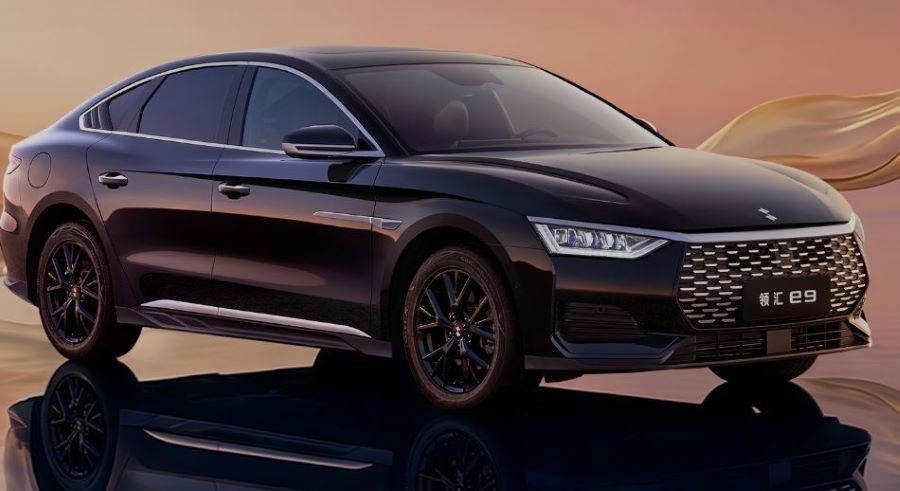 Chiếc ô tô này đẹp như Toyota Camry nhưng có giá bằng 5 xe máy Honda SH