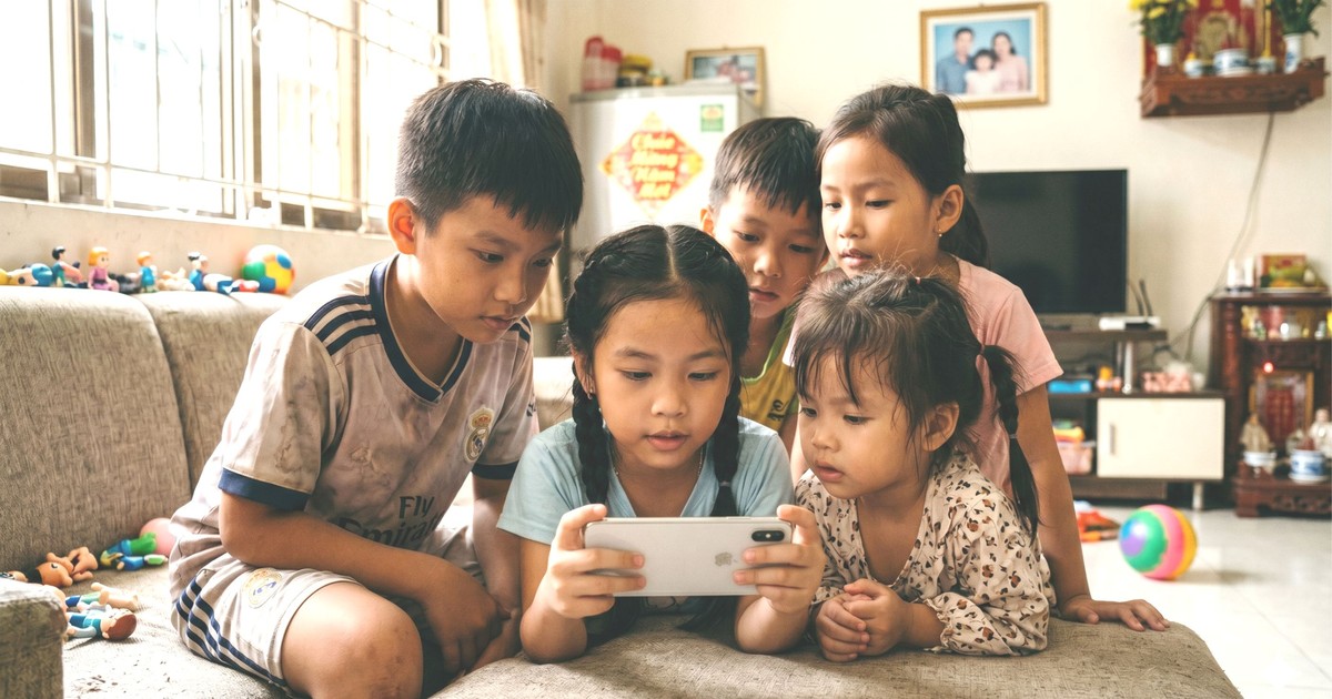 Trẻ em đang đối mặt nhiều rủi ro khi bị 'rác mạng' bủa vây