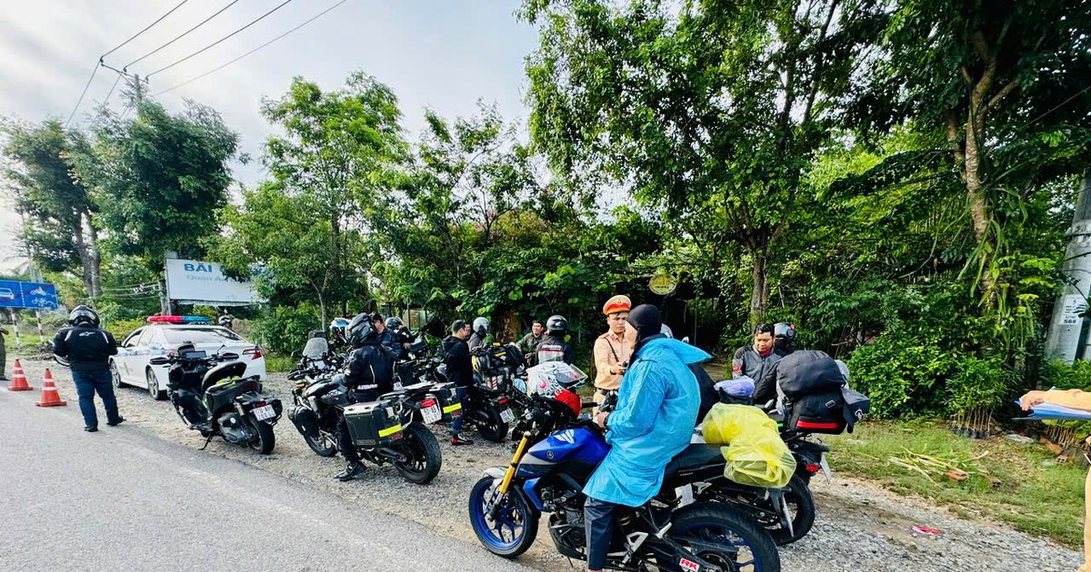 Trạm CSGT Hàm Tân kiểm tra đột xuất đoàn 40 xe mô tô phân khối lớn trên quốc lộ 1