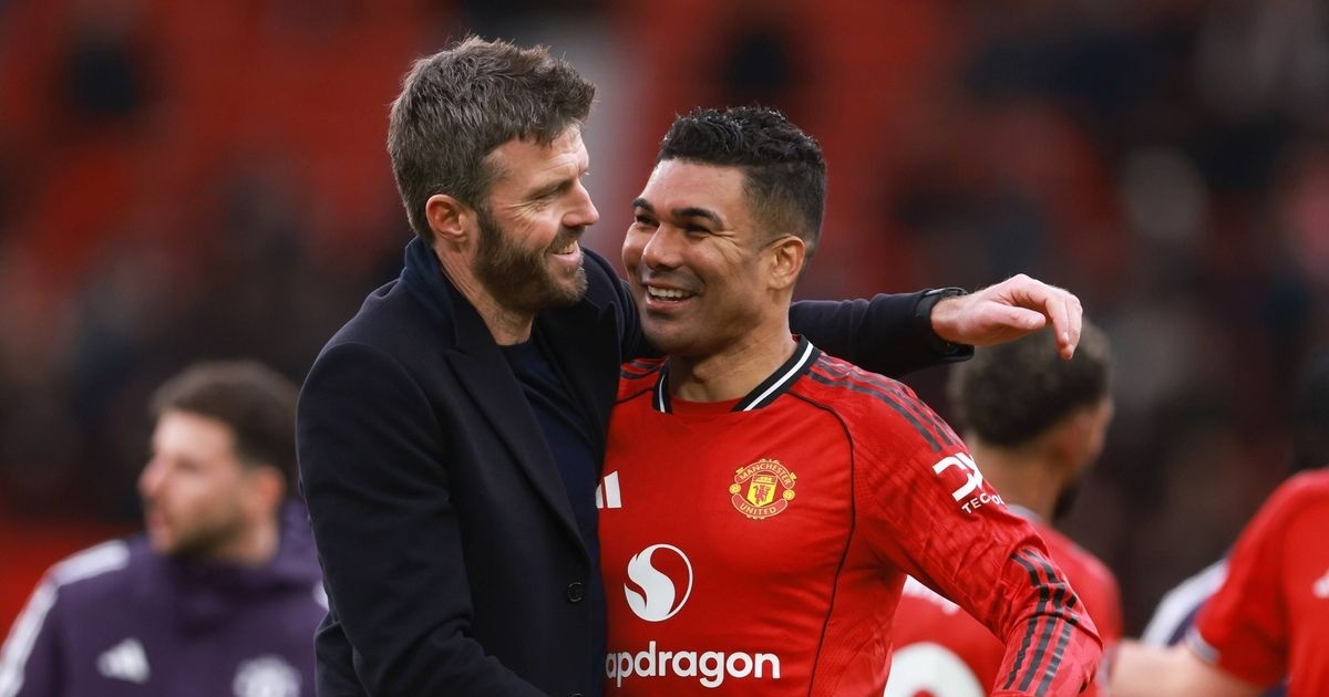 Man Utd ch&iacute;nh thức đ&agrave;m ph&aacute;n gia hạn, Casemiro 'quay xe' ở lại Old Trafford?