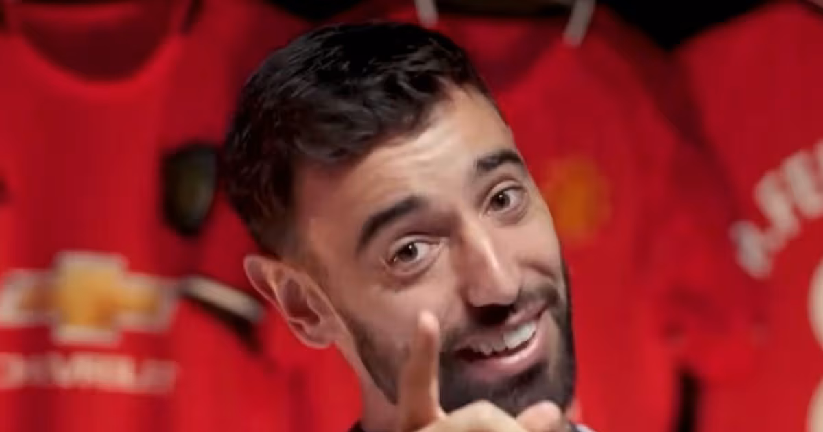 Bruno Fernandes xin lỗi huyền thoại Liverpool vì quả 11m hỏng ăn
