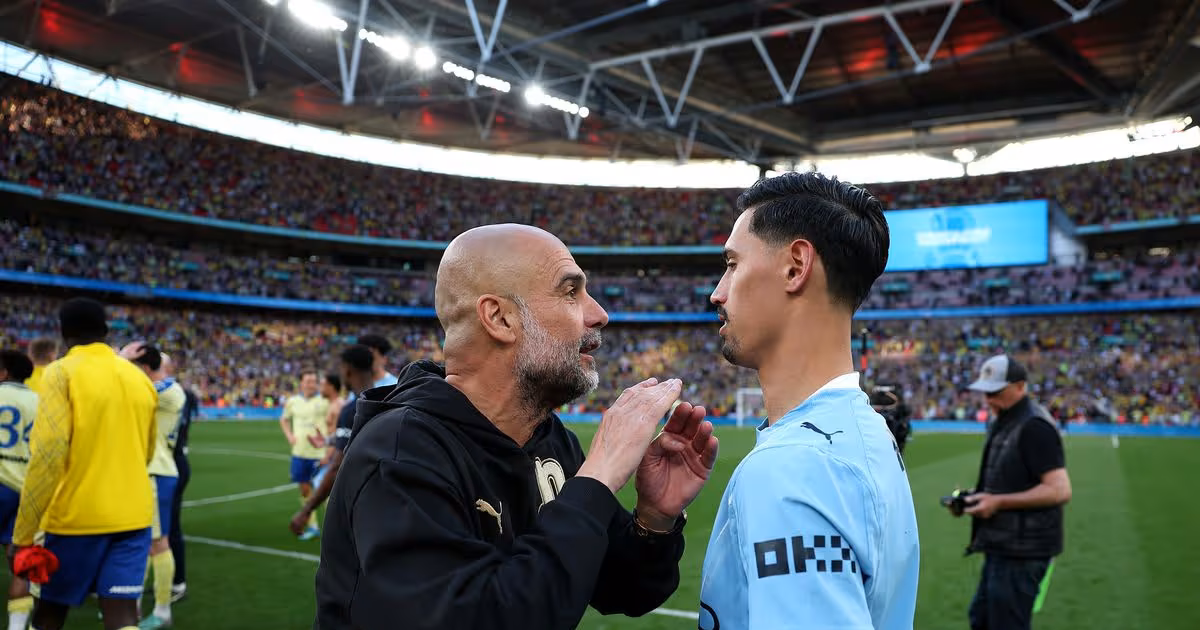Giấc mơ giành cú ăn ba của Man City vẫn còn