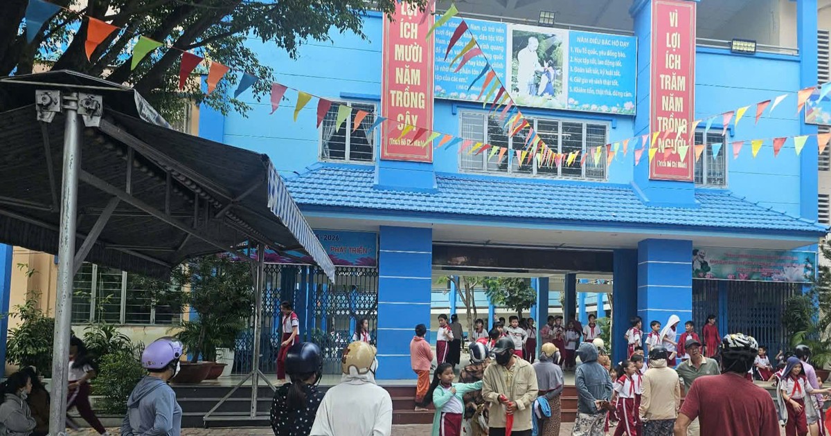 Hơn 600 học sinh Trường Tiểu học Bình Quới Tây ăn bán trú trong ngày đầu tổ chức lại