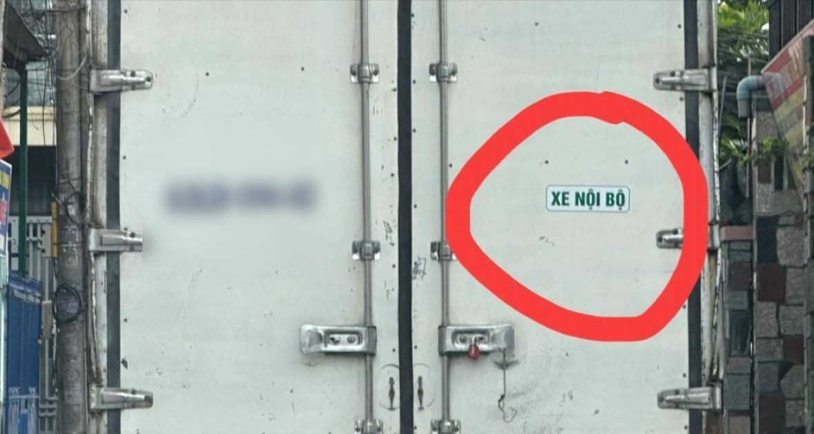 Nhan nhản xe dán tem 'Xe nội bộ' lưu thông trên đường, Luật sư nói gì?
