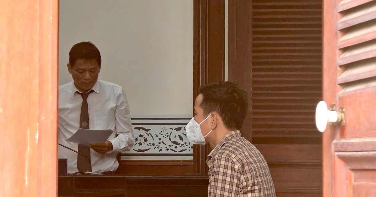 Cựu giám đốc chi nhánh ngân hàng lãnh án vì gửi tài liệu điều tra cho ...