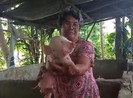 Kì lạ chú lợn sinh ra với 2 đầu, 2 mõm, 3 mắt