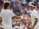 Vòng 1 Wimbledon: Harris vẫn vui dù thua 'lão ông' Federer