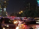Xe đậu dưới biển cấm, giao thông đường Song Hành rối rắm