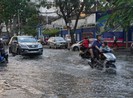 Người dân lại vất vả vì triều cường