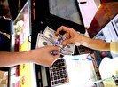 Giá USD tiếp tục 'bốc hoả'