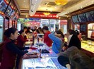 Doanh nghiệp khuyên người dân mua bán vàng